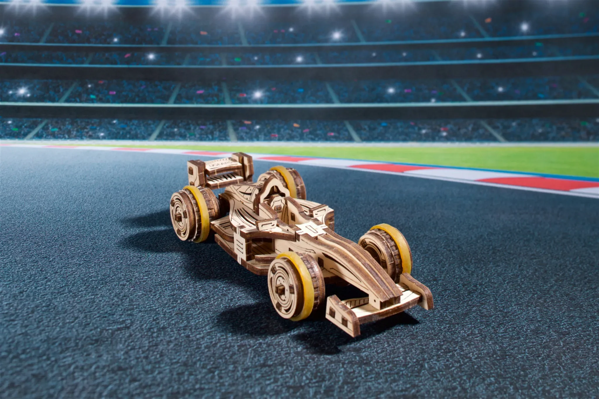 Compact Racer – DIY Holzbausatz im Rennwagendesign